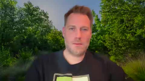 Snapshot of chris2024x chatting on 11/07/25, 07:41 Christian online show from 11/07/25, 07:41