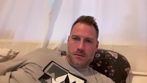 Snapshot of chris2024x chatting on 11/08/25, 03:45 Christian online show from 11/08/25, 03:45