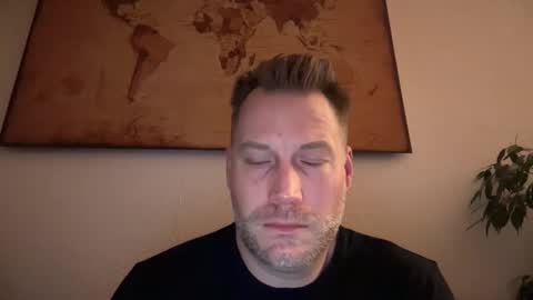 Snapshot of chris2024x chatting on 12/21/25, 06:53 Christian online show from 12/21/25, 06:53