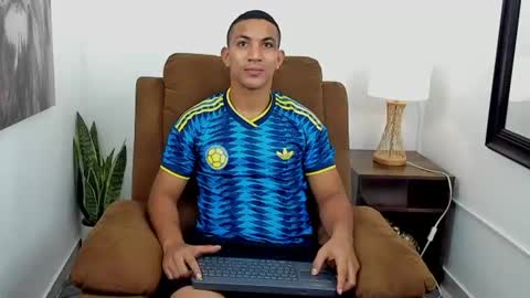 Snapshot of chris_arthus chatting on 07/16/26, 01:33 Chris online show from 07/16/26, 01:33
