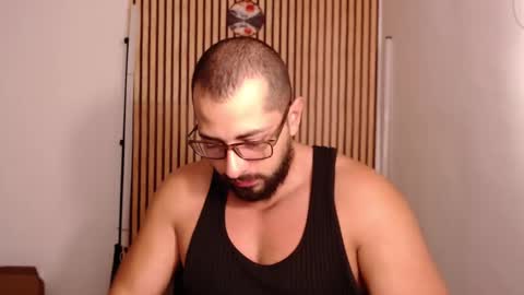 cris         Twitter magnum101010 insta magnumc20 online show from 12/22/25, 03:09