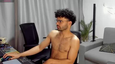 Im Chirs IM MODEL INDEPENDT online show from 02/25/25, 04:14