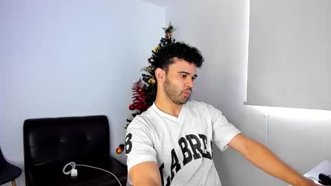 Im Chirs IM MODEL INDEPENDT online show from 12/05/25, 05:09