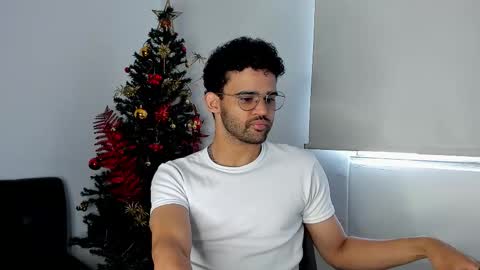 Im Chirs IM MODEL INDEPENDT online show from 12/18/25, 03:51