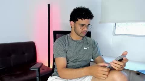 Im Chirs IM MODEL INDEPENDT online show from 01/07/26, 10:34