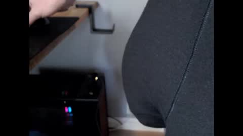 Snapshot of christianmdk chatting on 11/01/25, 08:38 Chris online show from 11/01/25, 08:38