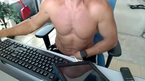 Snapshot of christiano1977 chatting on 05/22/26, 05:18 Michael USA online show from 05/22/26, 05:18