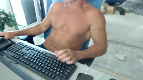 Snapshot of christiano1977 chatting on 06/19/26, 04:33 Michael USA online show from 06/19/26, 04:33