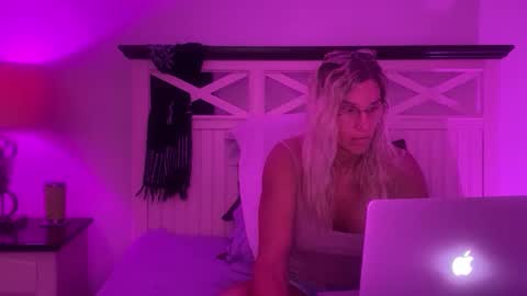 Chris Tina Bruce online show from 10/03/25, 04:59