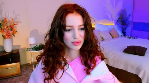 christinaconteeree online show from 10/10/25, 08:19