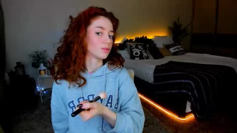 christinaconteeree online show from 12/20/25, 03:24