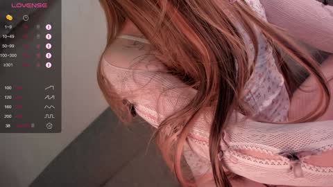 Snapshot of christinaloveu chatting on 01/06/25, 04:44 crisss online show from 01/06/25, 04:44