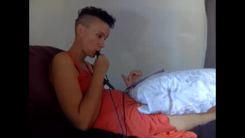 Snapshot of christinasaunters chatting on 10/11/25, 06:28 Christina Saunters online show from 10/11/25, 06:28