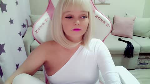 Snapshot of christirose chatting on 01/23/25, 06:39 Christi online show from 01/23/25, 06:39