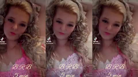 Snapshot of christirose chatting on 02/15/25, 06:44 Christi online show from 02/15/25, 06:44