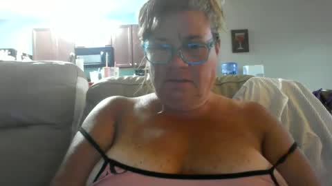 Snapshot of christopher_rain chatting on 07/01/26, 12:01 Christopher Rain online show from 07/01/26, 12:01