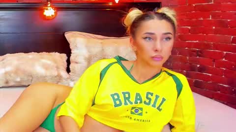 Snapshot of christyna_ross chatting on 02/25/26, 08:29 christyna_ross online show from 02/25/26, 08:29