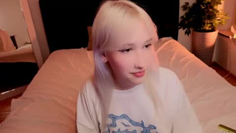 Snapshot of chrome_heartz chatting on 05/16/26, 07:34 EvaBlonde TayaBrunette EliieBlack hair online show from 05/16/26, 07:34