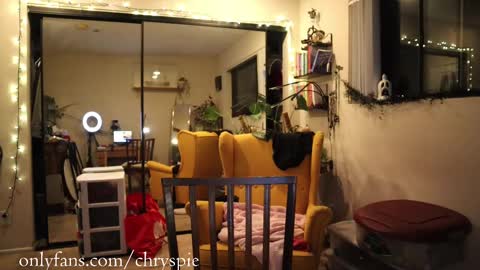 Chrys online show from 10/04/25, 05:27