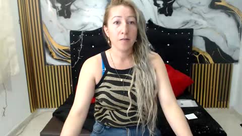 chrystal hotty online show from 10/01/25, 01:50