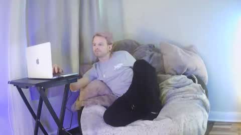 Snapshot of chubschadwell chatting on 11/27/25, 01:24 ChubsChadwell online show from 11/27/25, 01:24