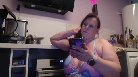 Snapshot of chwerry_b0 chatting on 06/22/26, 11:24 Jessica online show from 06/22/26, 11:24