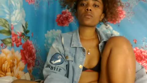 Snapshot of ciciazzhh chatting on 06/19/26, 11:52 ciciazzhh online show from 06/19/26, 11:52
