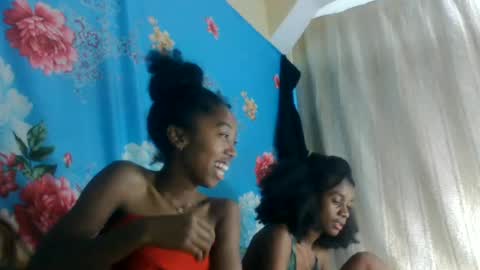 Snapshot of ciciazzhh chatting on 06/21/26, 12:02 ciciazzhh online show from 06/21/26, 12:02
