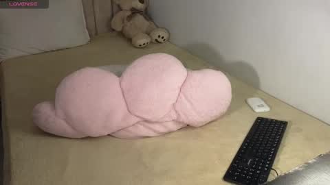 Mia online show from 03/25/26, 04:51