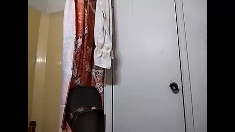 Snapshot of ciestep8216 chatting on 01/05/25, 10:29 ciestep8216 online show from 01/05/25, 10:29