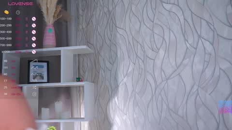   L  online show from 10/15/25, 04:29