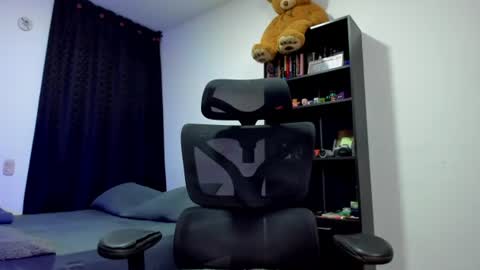 Luna and Sebas  online show from 07/05/26, 04:19