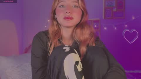 Snapshot of cinderella_lewis chatting on 07/11/26, 04:26 Sofi Eva and Mey online show from 07/11/26, 04:26