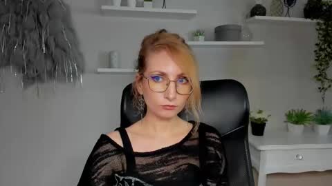 Snapshot of cinderellamoon chatting on 02/24/26, 06:55 Cinderella online show from 02/24/26, 06:55