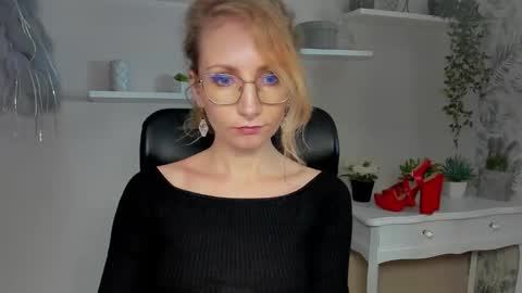 Snapshot of cinderellamoon chatting on 02/26/26, 06:34 Cinderella online show from 02/26/26, 06:34