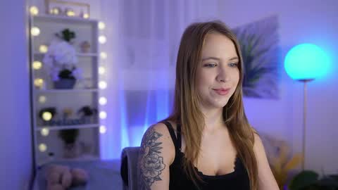 Snapshot of cindy_grey_ chatting on 10/27/25, 07:29 Cintybaby online show from 10/27/25, 07:29