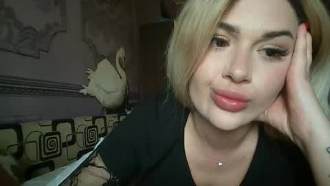 Snapshot of cindysweet24 chatting on 04/23/26, 10:14 GreenKarina online show from 04/23/26, 10:14
