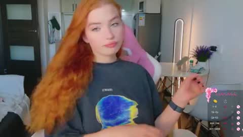 Snapshot of cinnabongirls chatting on 06/25/26, 01:15 Maddy online show from 06/25/26, 01:15