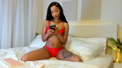 Snapshot of cinnamon_lips07 chatting on 02/14/26, 04:37 Indie online show from 02/14/26, 04:37