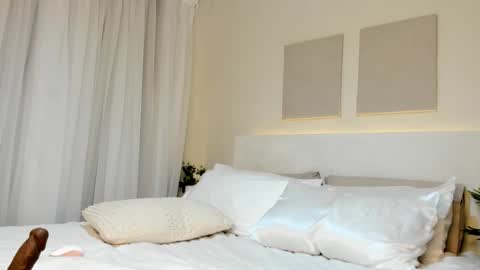 Snapshot of cinnamon_lips07 chatting on 02/15/26, 06:59 Indie online show from 02/15/26, 06:59