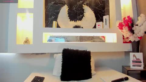 Cinthya  online show from 10/15/25, 12:05