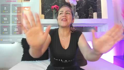 Snapshot of cinthya_mjs chatting on 05/23/26, 12:20 Cinthya online show from 05/23/26, 12:20