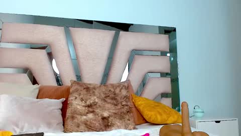 Cintia Hills online show from 01/21/25, 07:58