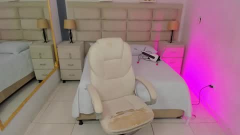 CintiaCollins  online show from 11/24/25, 08:30