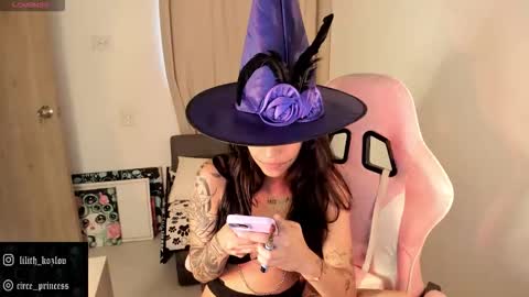 Paulina online show from 10/31/25, 10:11