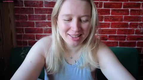 Snapshot of citrusblissss chatting on 05/19/26, 02:29 citrusblissss online show from 05/19/26, 02:29