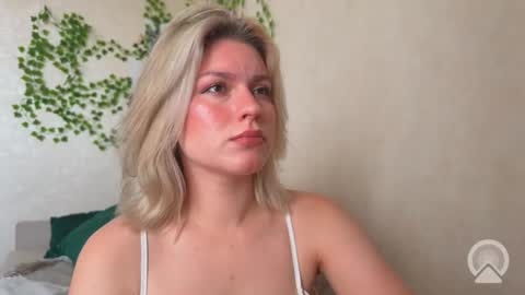 Snapshot of citruska chatting on 09/16/25, 08:48 karina online show from 09/16/25, 08:48