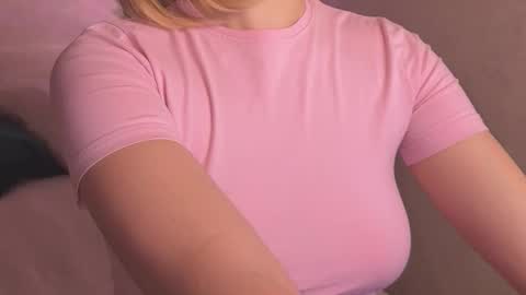 karina online show from 12/01/25, 03:39