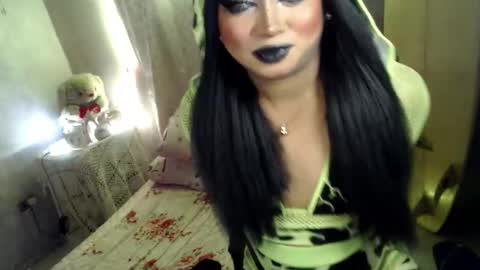 QUEEN CESS online show from 05/18/26, 04:57