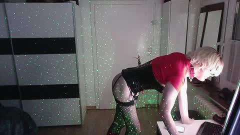 Snapshot of cl1pp3rcr33k chatting on 12/13/24, 06:42 bb online show from 12/13/24, 06:42